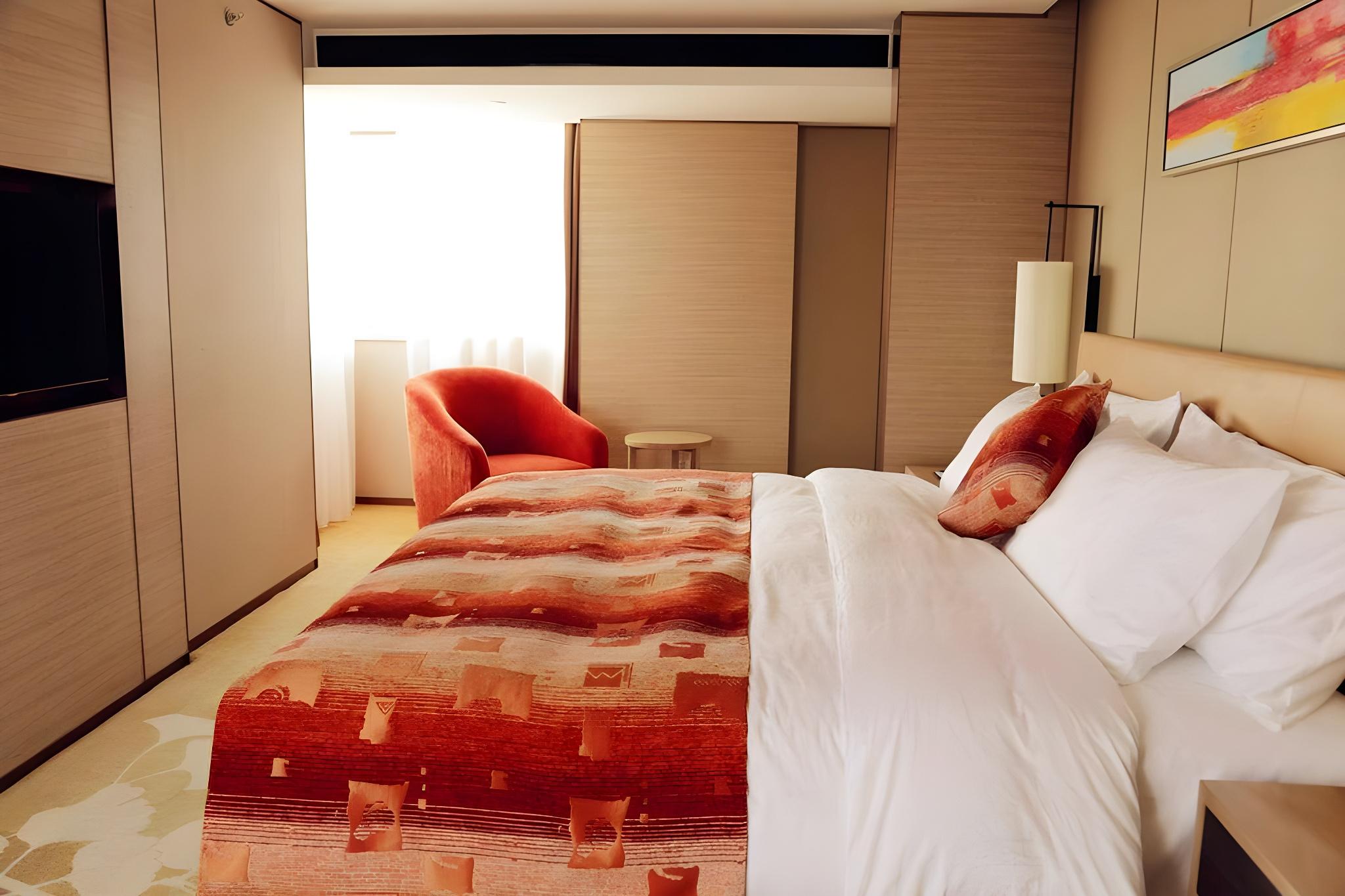 EXECUTIVE, SUITE