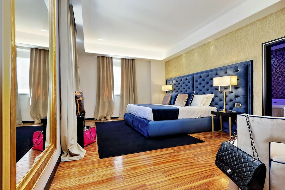 Spanish Diamond Luxury Suites & Jacuzzi 33/39