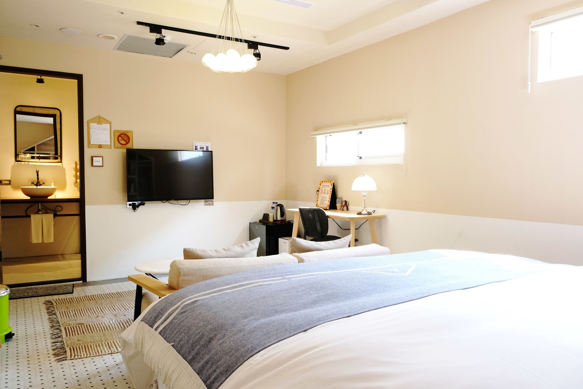 CITY, DOUBLE BED