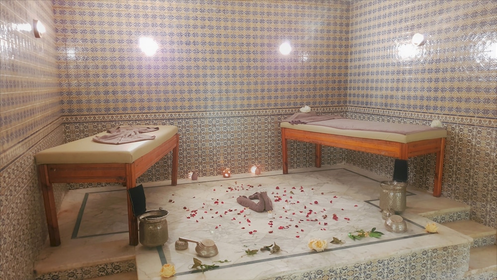 La Kasbah 8/23