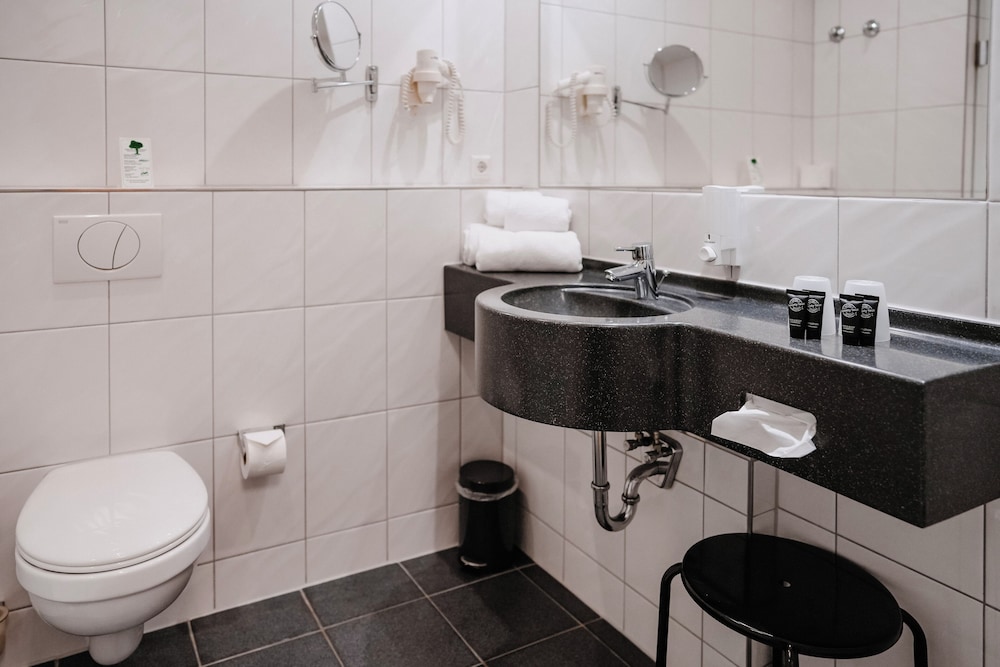Hotel & Restaurant Goldener Pflug 75/77