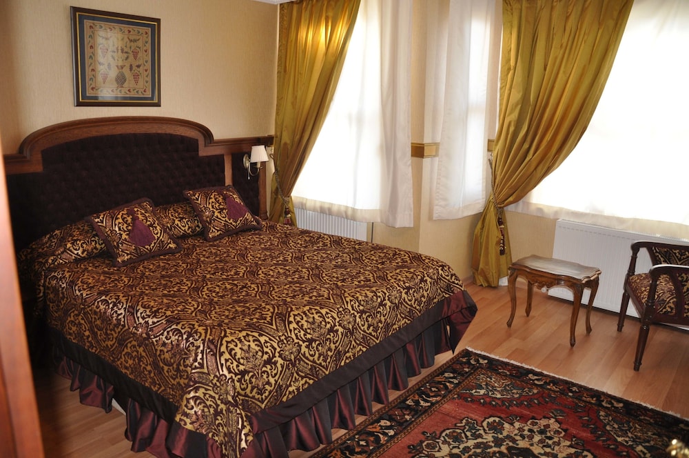 Aruna Hotel 20/50