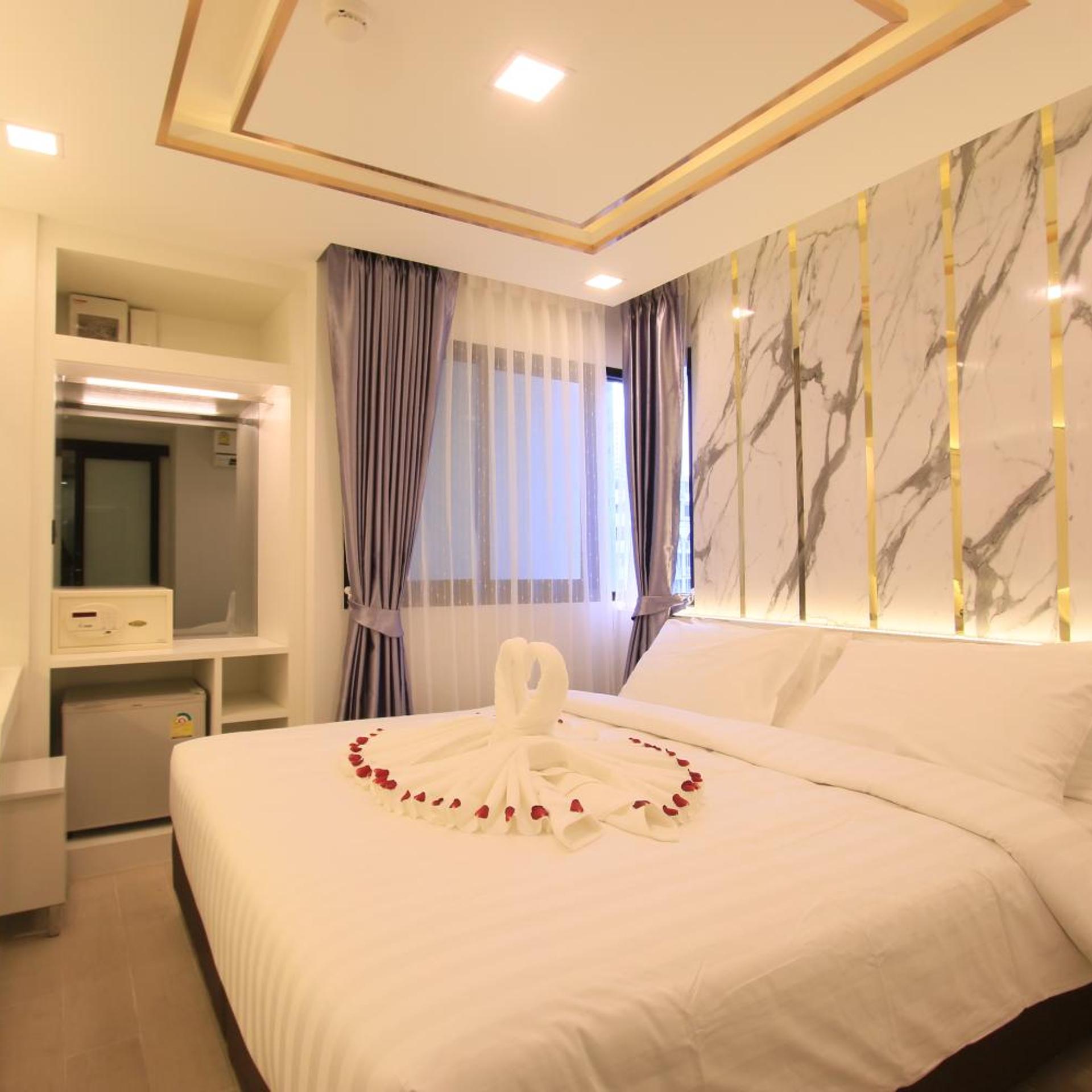 Deluxe, King Bed, Queen Bed