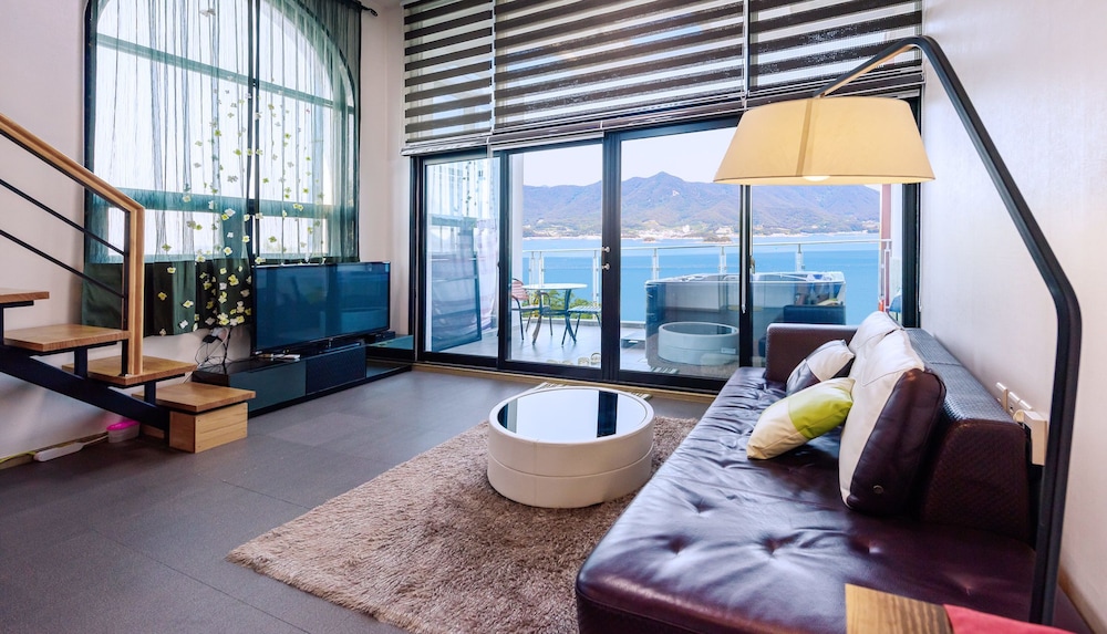 Tongyeong Honey Spa Pension 29/50