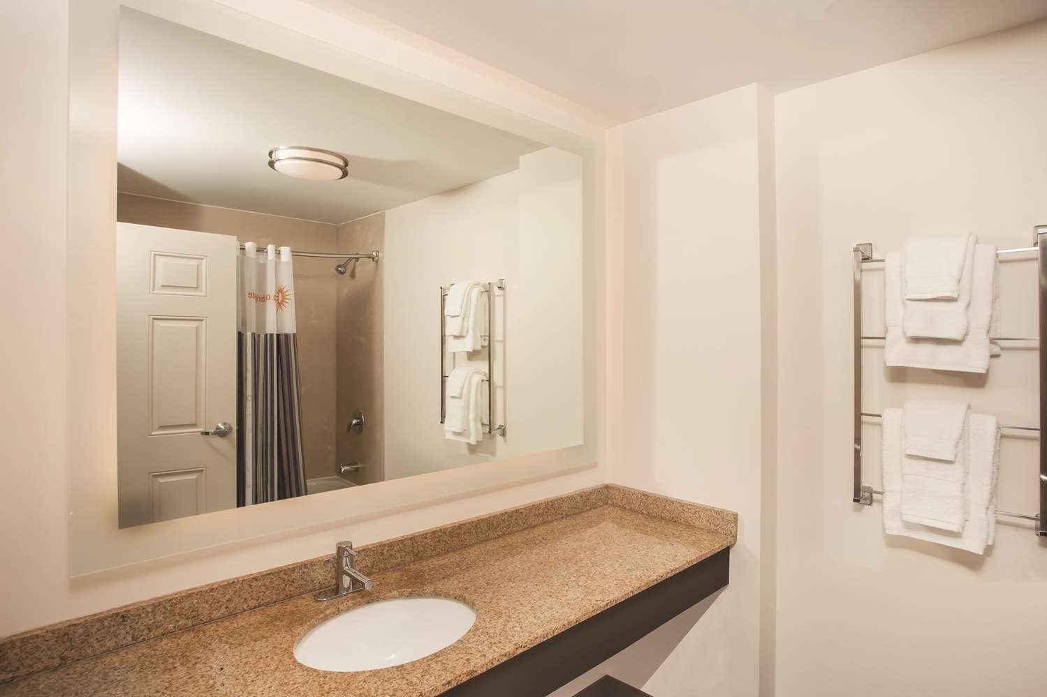 La Quinta Inn Suites By Wyndham Chicago Downtown 40/45