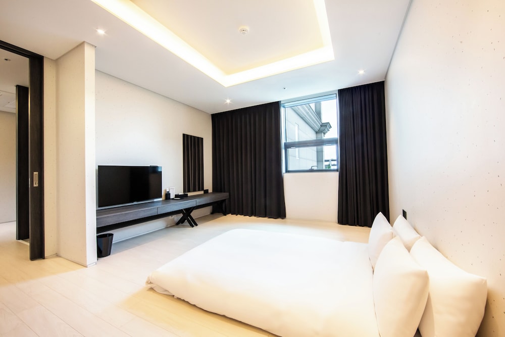 AG405 Hotel 9/50