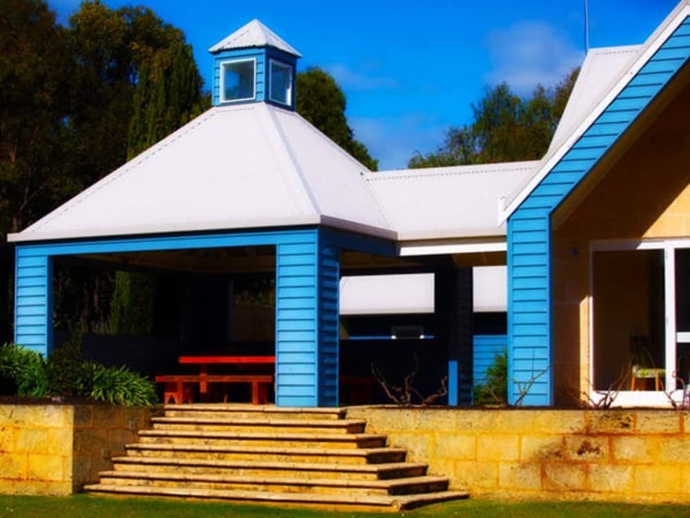 CAPE LODGE 2/50