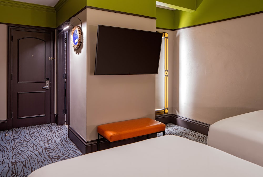 Pelham Hotel New Orleans 13/40