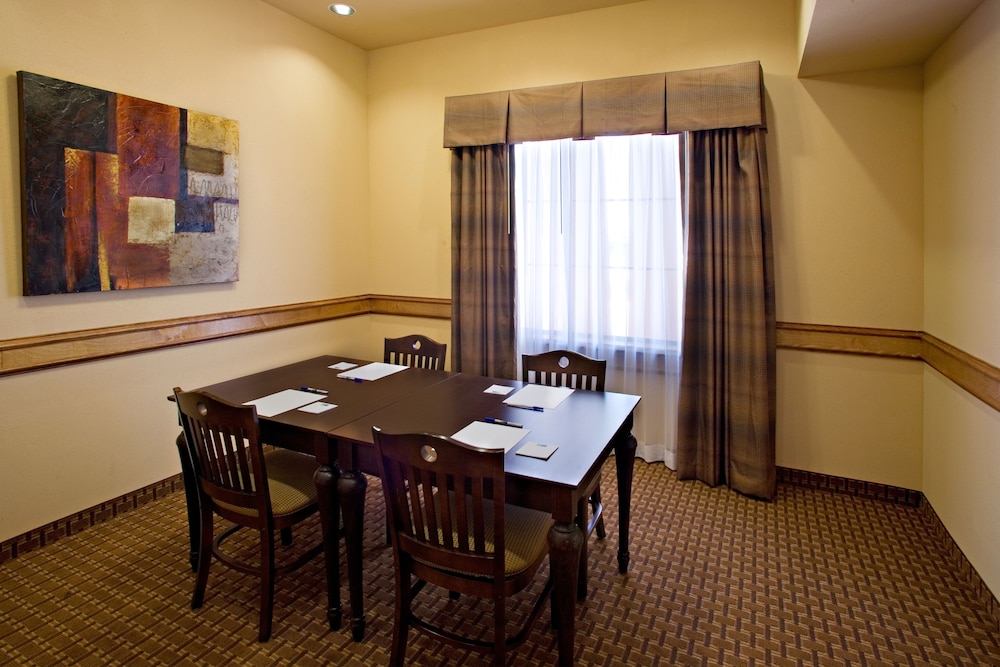 Holiday Inn Express Hotel And Suites Kingsville 37/55