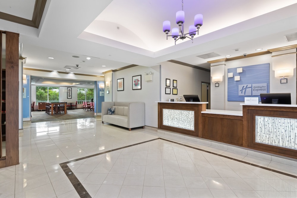 Holiday Inn Express Hotel & Suites Bethlehem 9/72