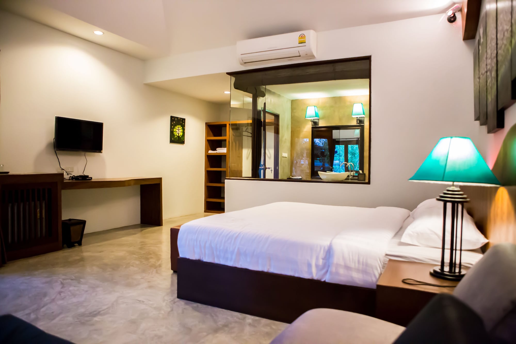 SUPERIOR, DOUBLE BED, POOL VIEW