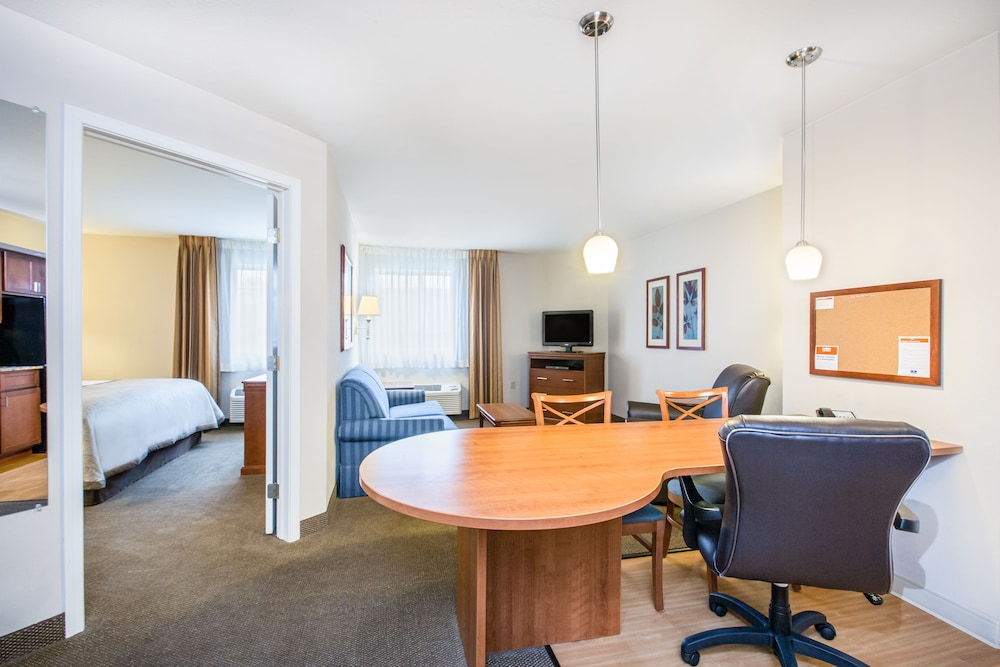 Candlewood Suites Pittsburgh-Cranberry 33/34