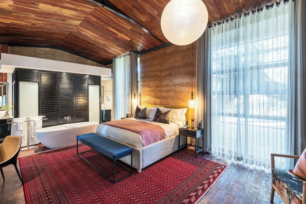 Luxury, King Bed
