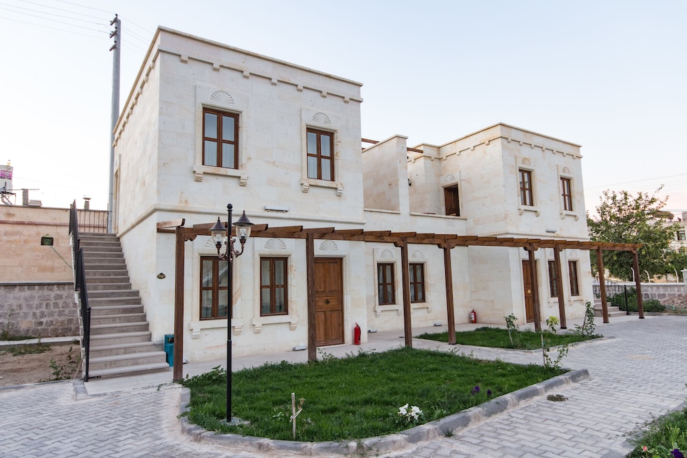 Empire Cave Hotel 40/50