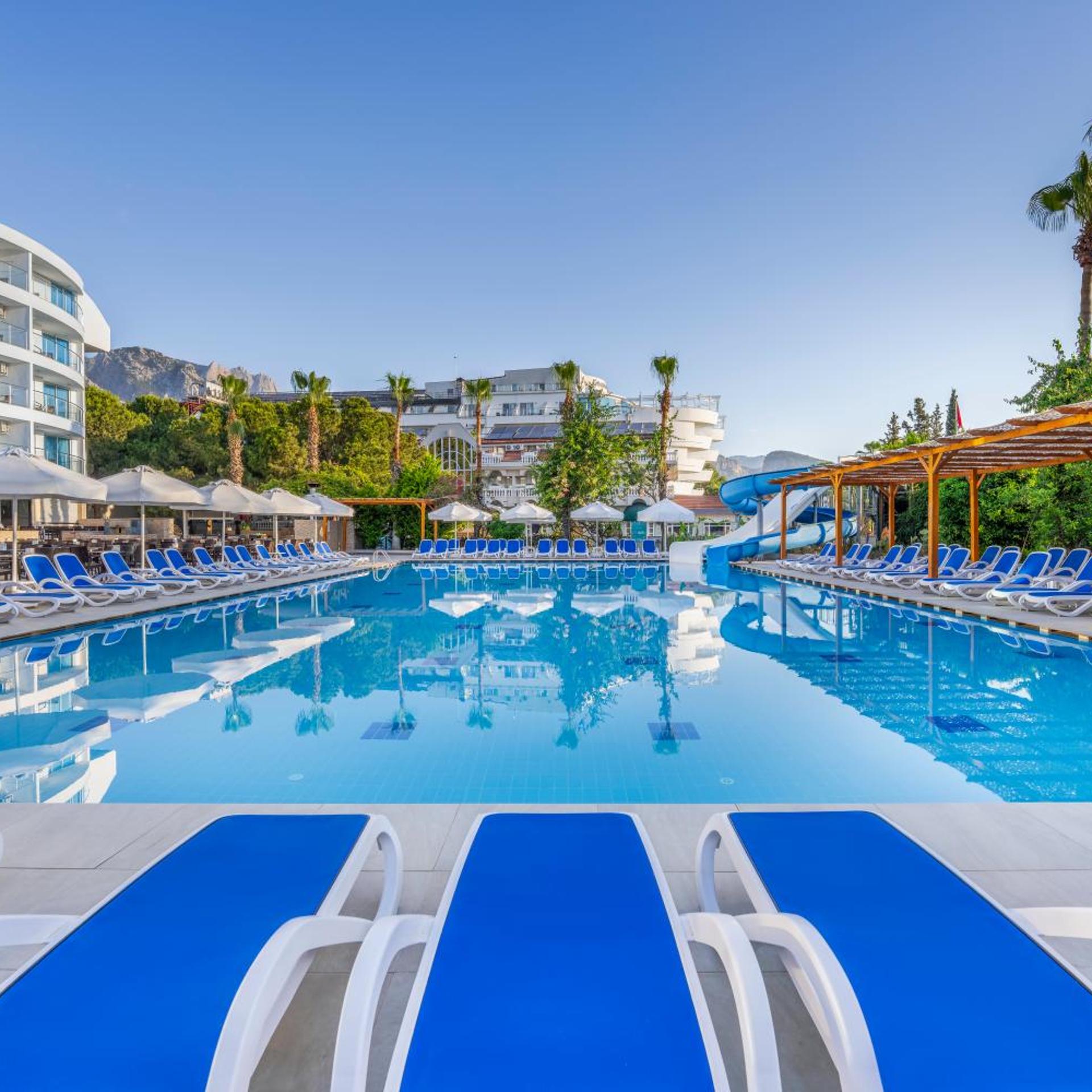 Ring Beach Hotel 42/45