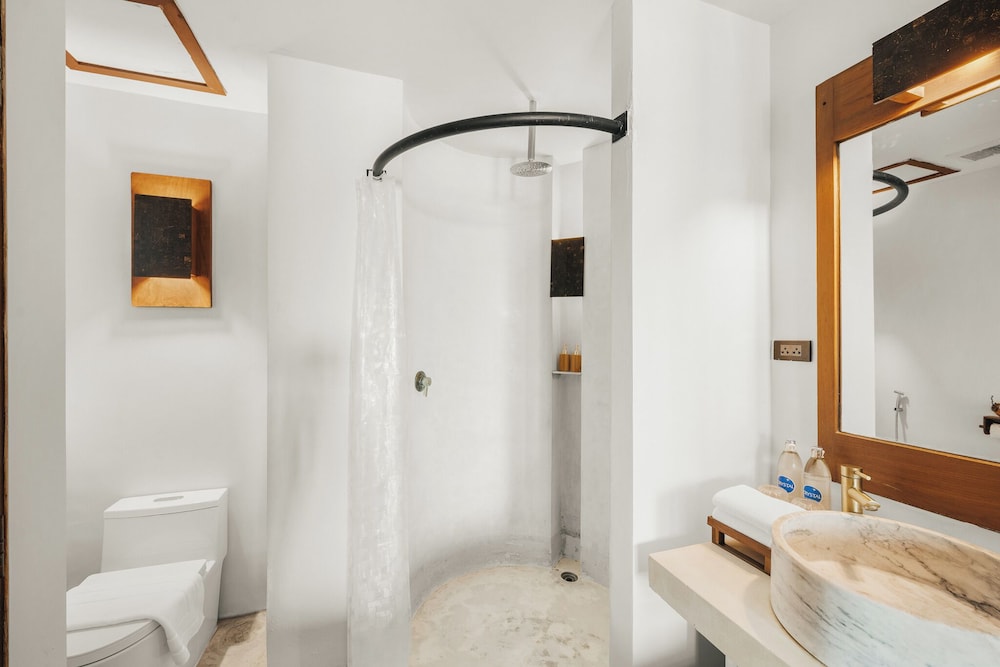 THE KALA SAMUI 48/50