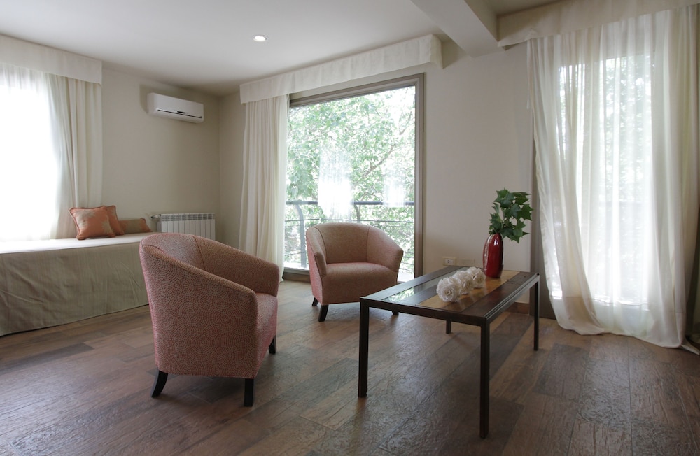 Plaza Paradiso Petit Hotel 40/62