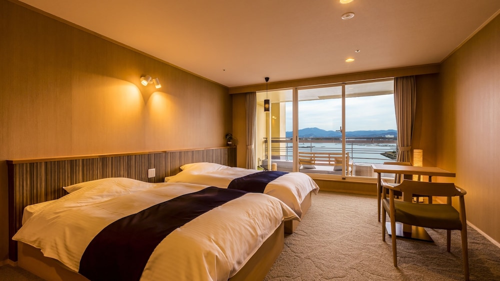 STANDARD, TWIN BEDS, NO BATHROOM