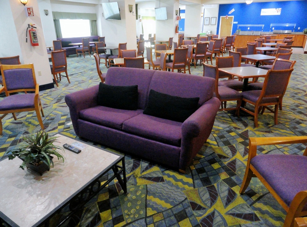 Holiday Inn Express Hotel and Suites Toluca Zona Aeropuerto 48/72