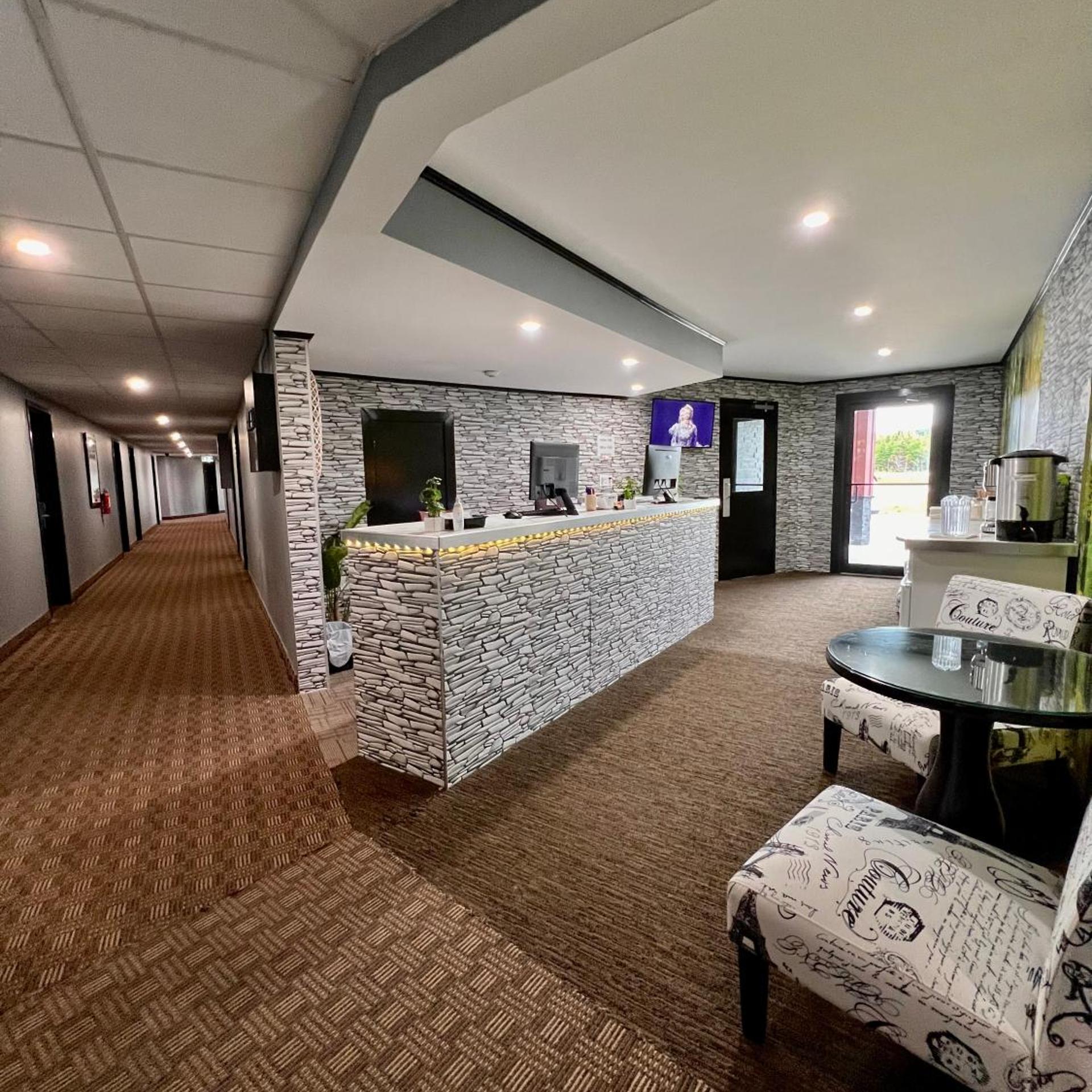HWY 17 Hotel 7/50