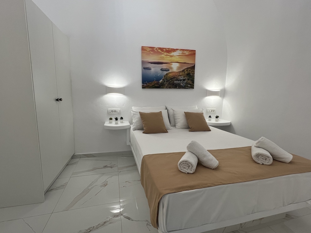 Room, Quadruple, Double and Twin Beds, Two Story