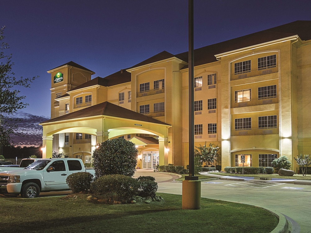 La Quinta Inn and Suites by Wyndham Mt. Pleasant 3/72