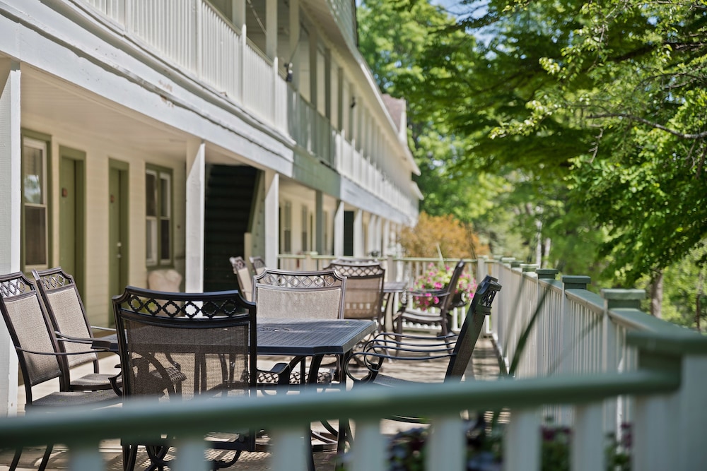 Seven Hills Inn 29/34