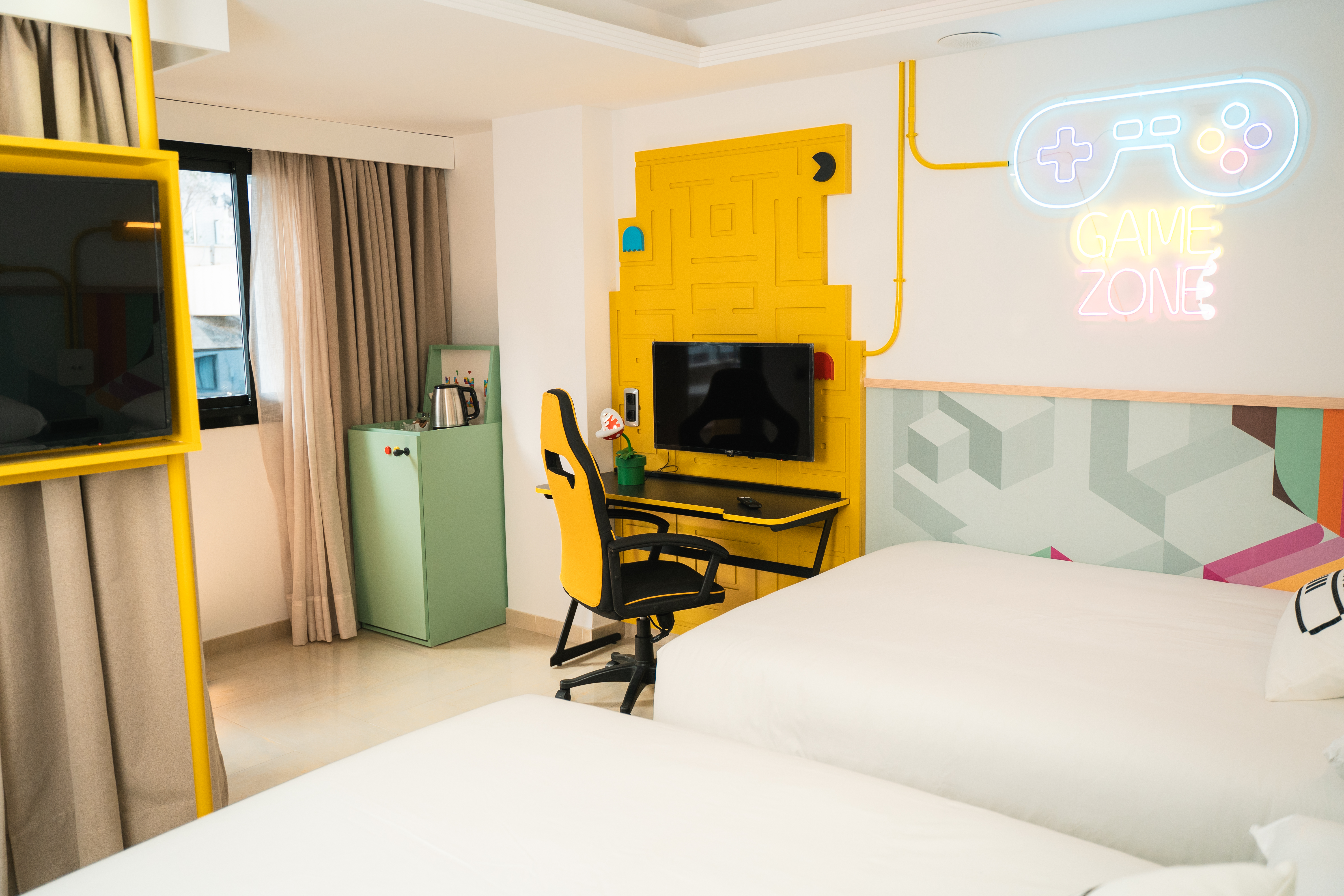 Deluxe, Double or Twin Bed