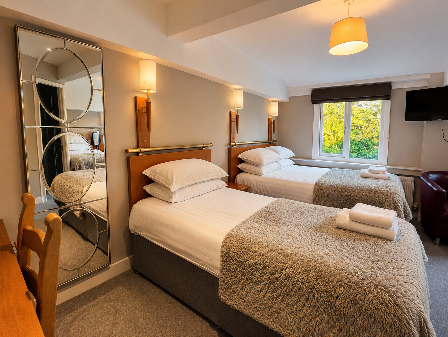 Room, Quadruple, 1 Double and 3 Single Beds