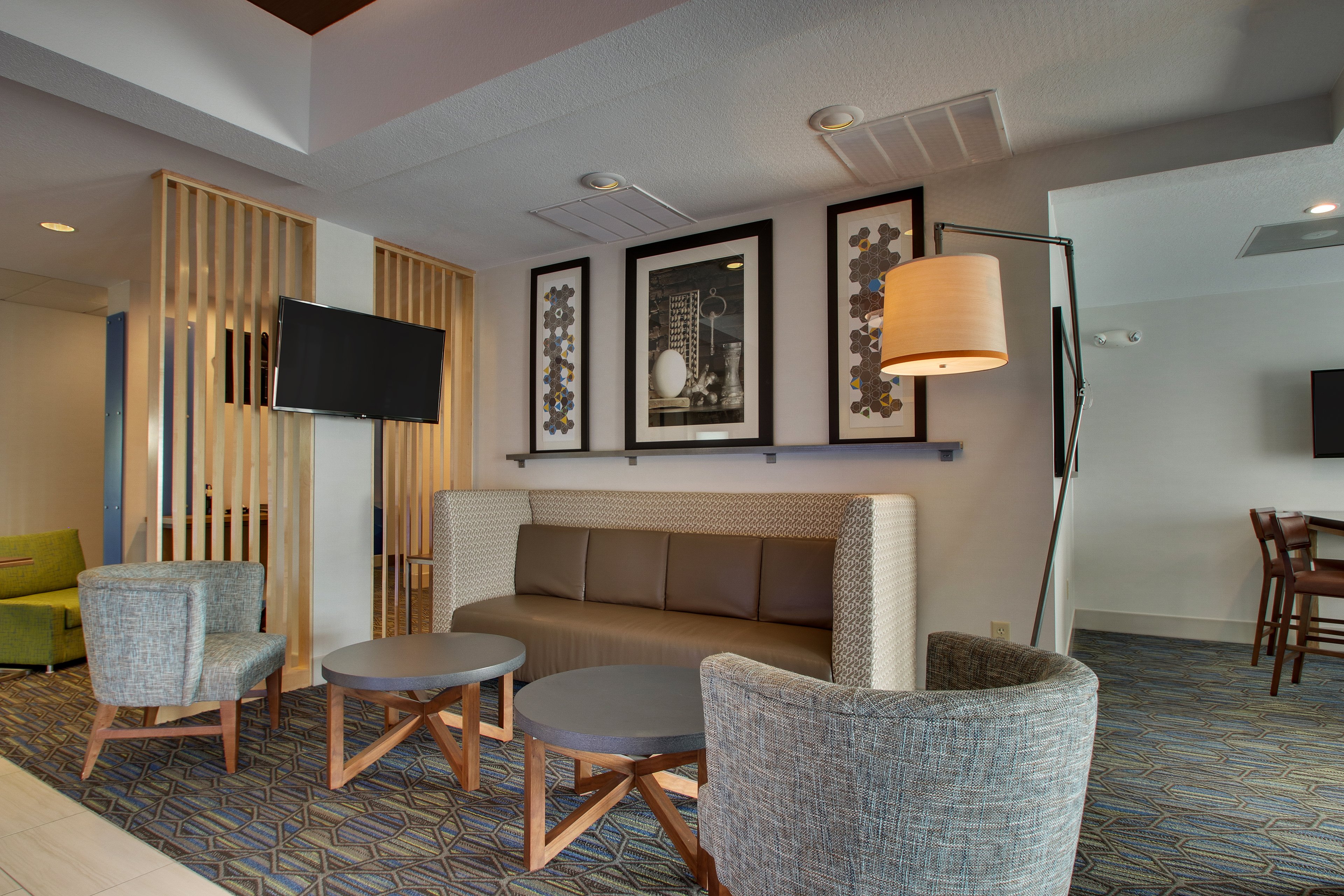 Holiday Inn Express Suites Morris 30/49