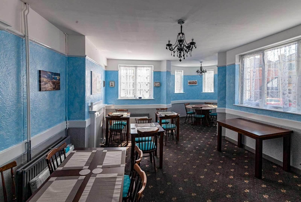Old Castle Hotel 16/35