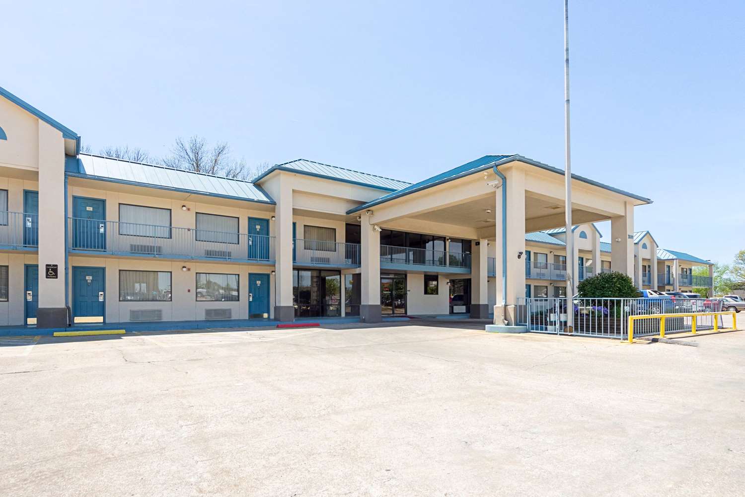 Eco Lodge Inn & Suites Bentonville near I 49 in BENTONVILLE - AR