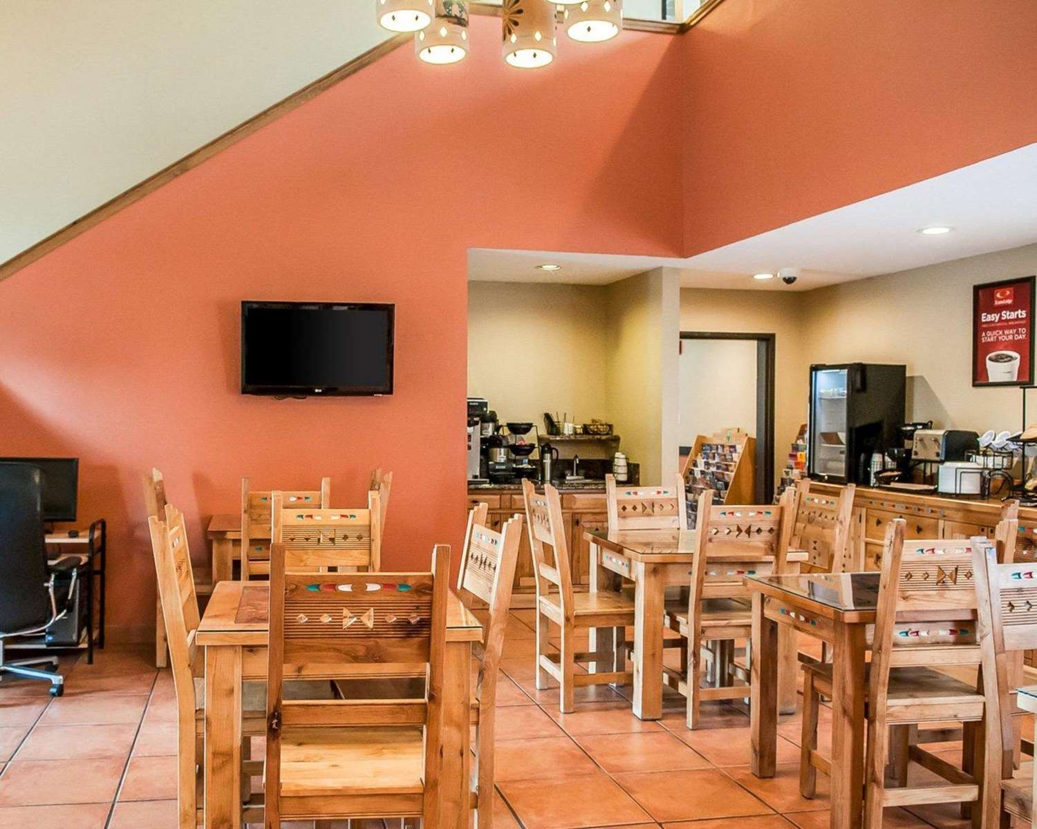 Econo Lodge Inn & Suites Santa Fe, NM 28/30