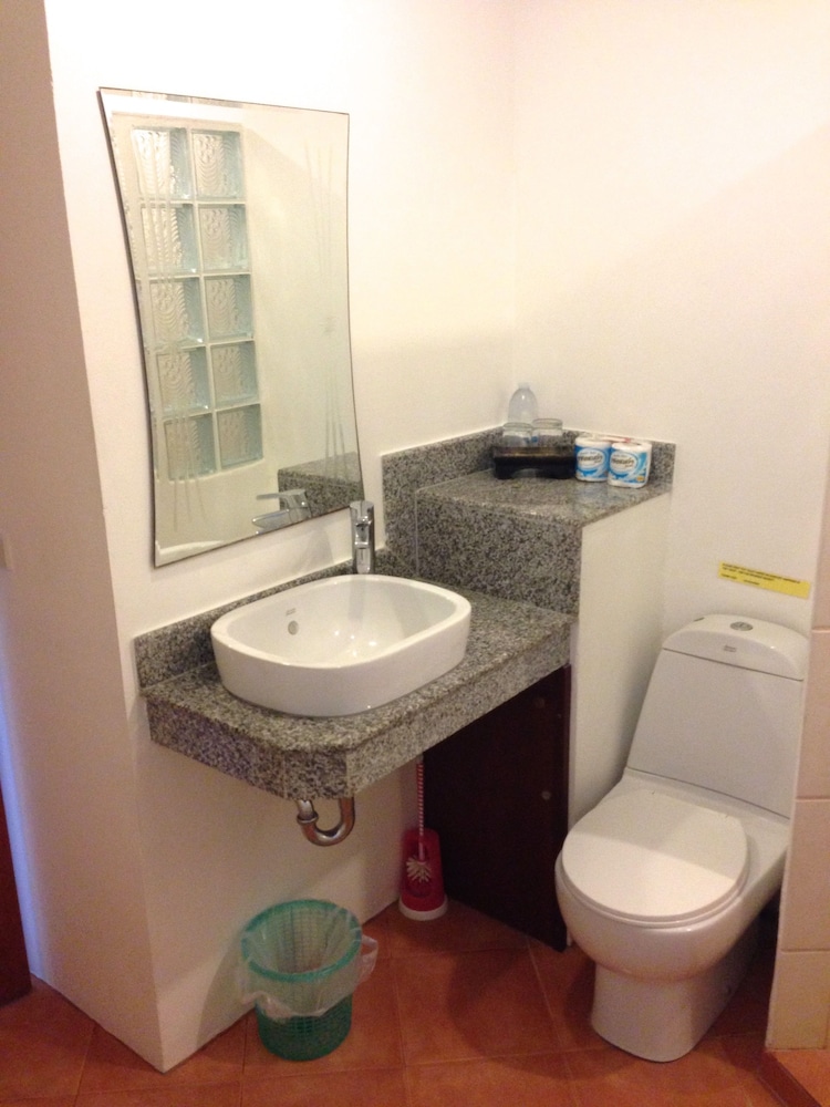 Noble House Beach Resort 57/63