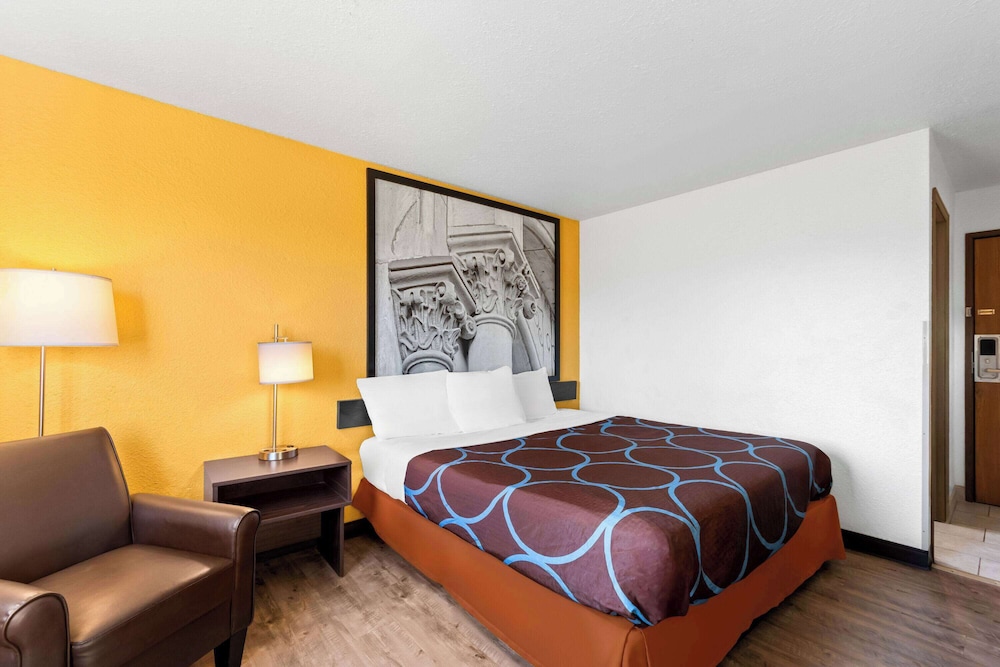 Super 8 by Wyndham Elizabethtown 29/61