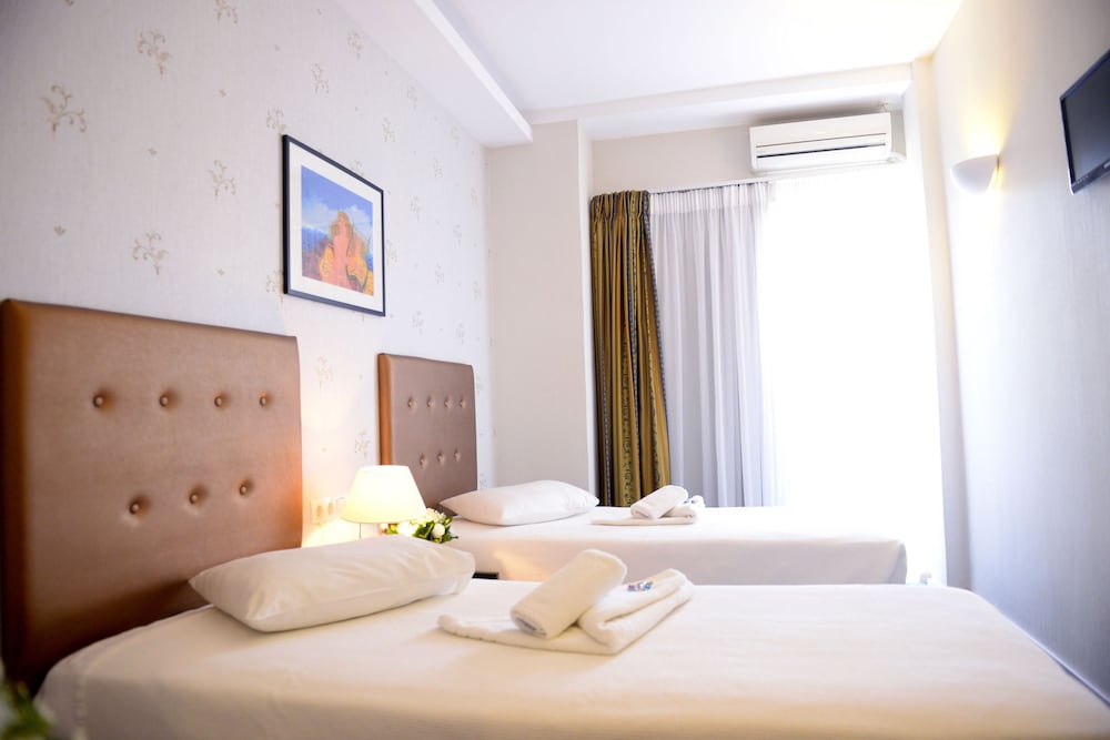 STANDARD, DOUBLE OR TWIN BED