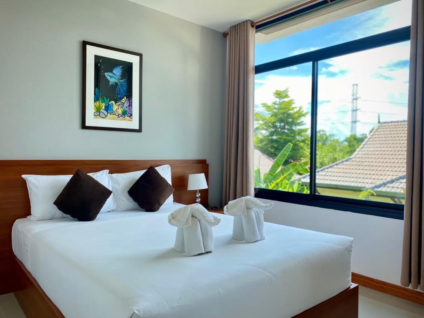 SUPERIOR, QUEEN BED