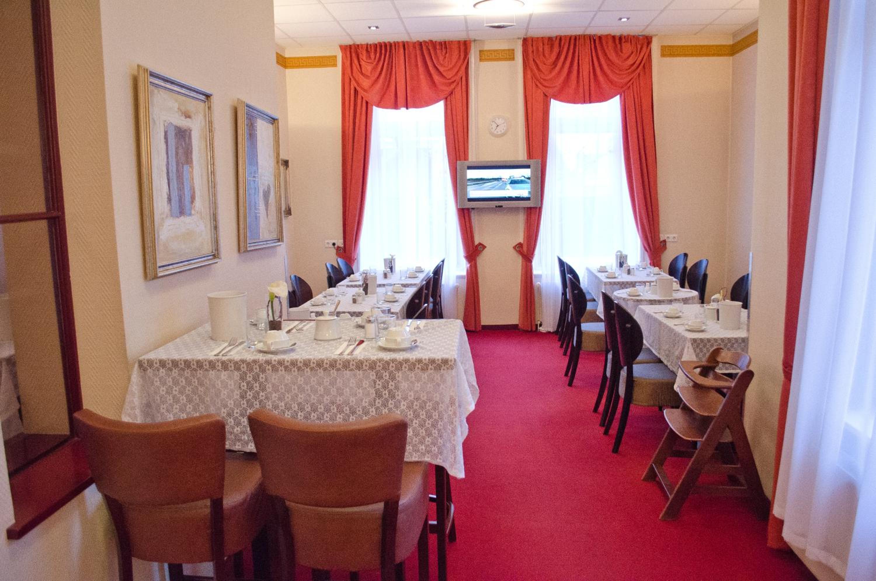 Hotel Polo Am Zob 35/54