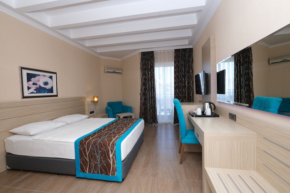 Standard, Double Bed, Lateral Side Sea View