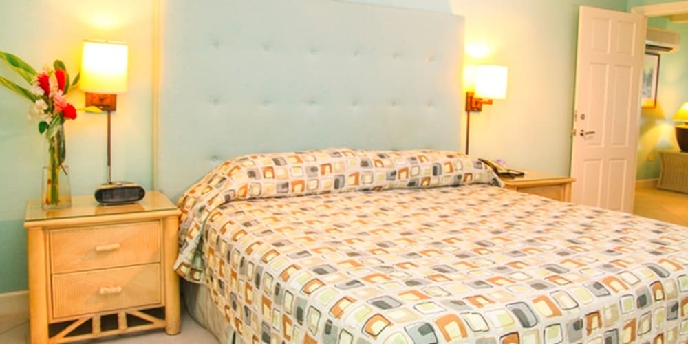 TRADE WINDS HOTEL 20/69