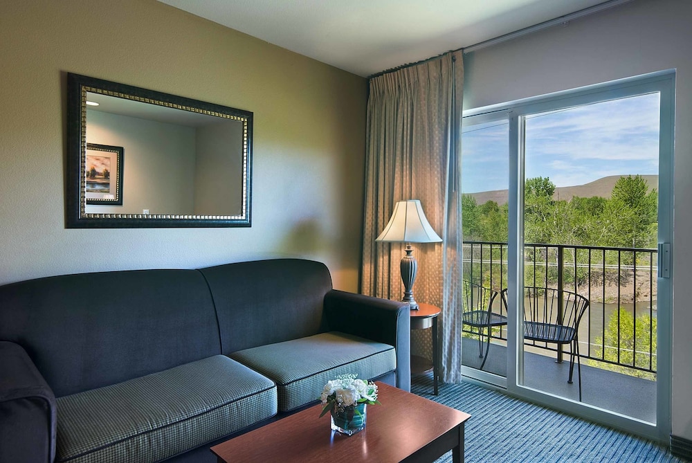 Oxford Suites Yakima 26/45