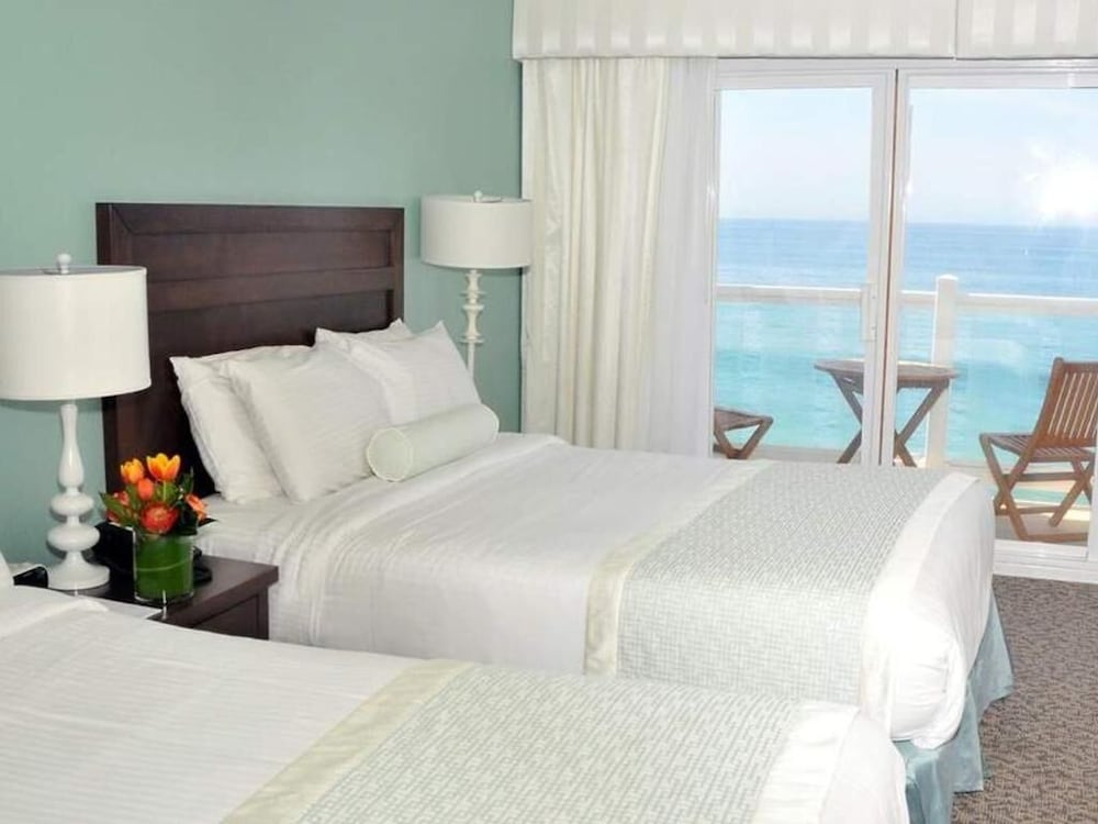 Capri Laguna Inn On the Beach 32/75