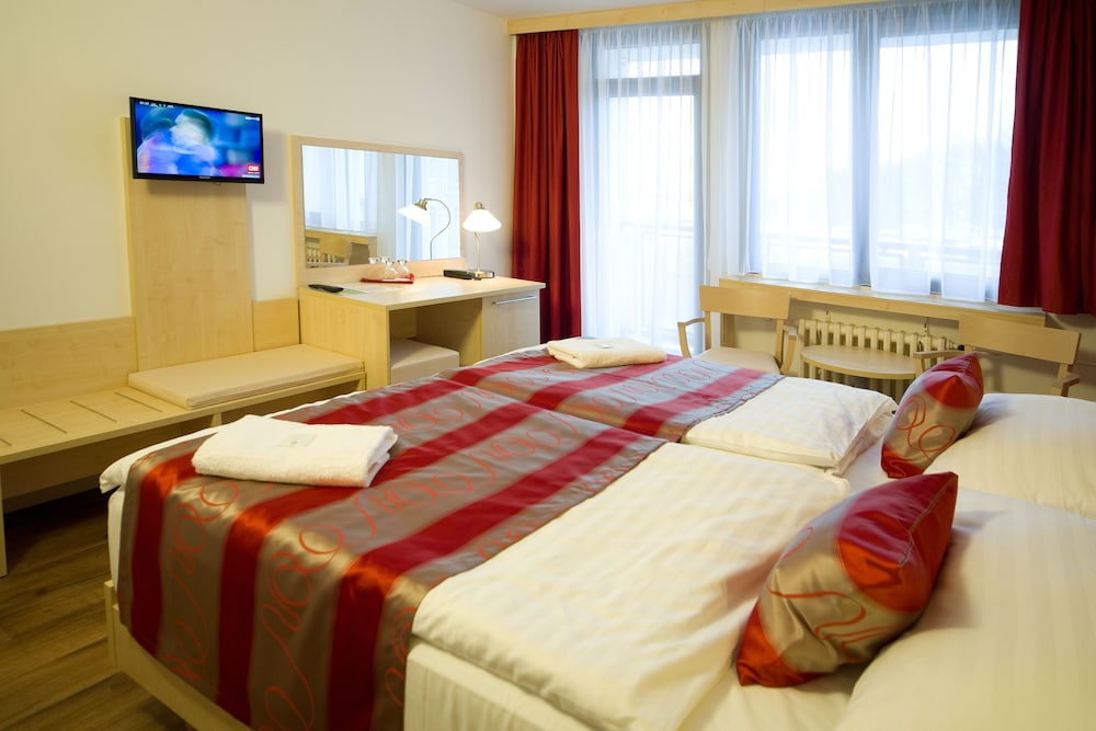Hotel Krystal 7/31