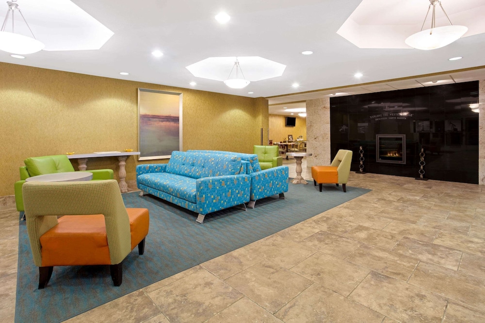 La Quinta Inn & Suites by Wyndham Dickinson 36/50