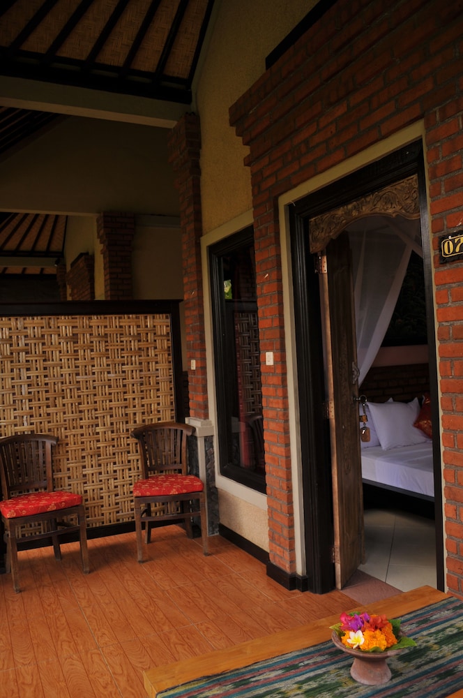 Tirta Sari Bungalows 40/66