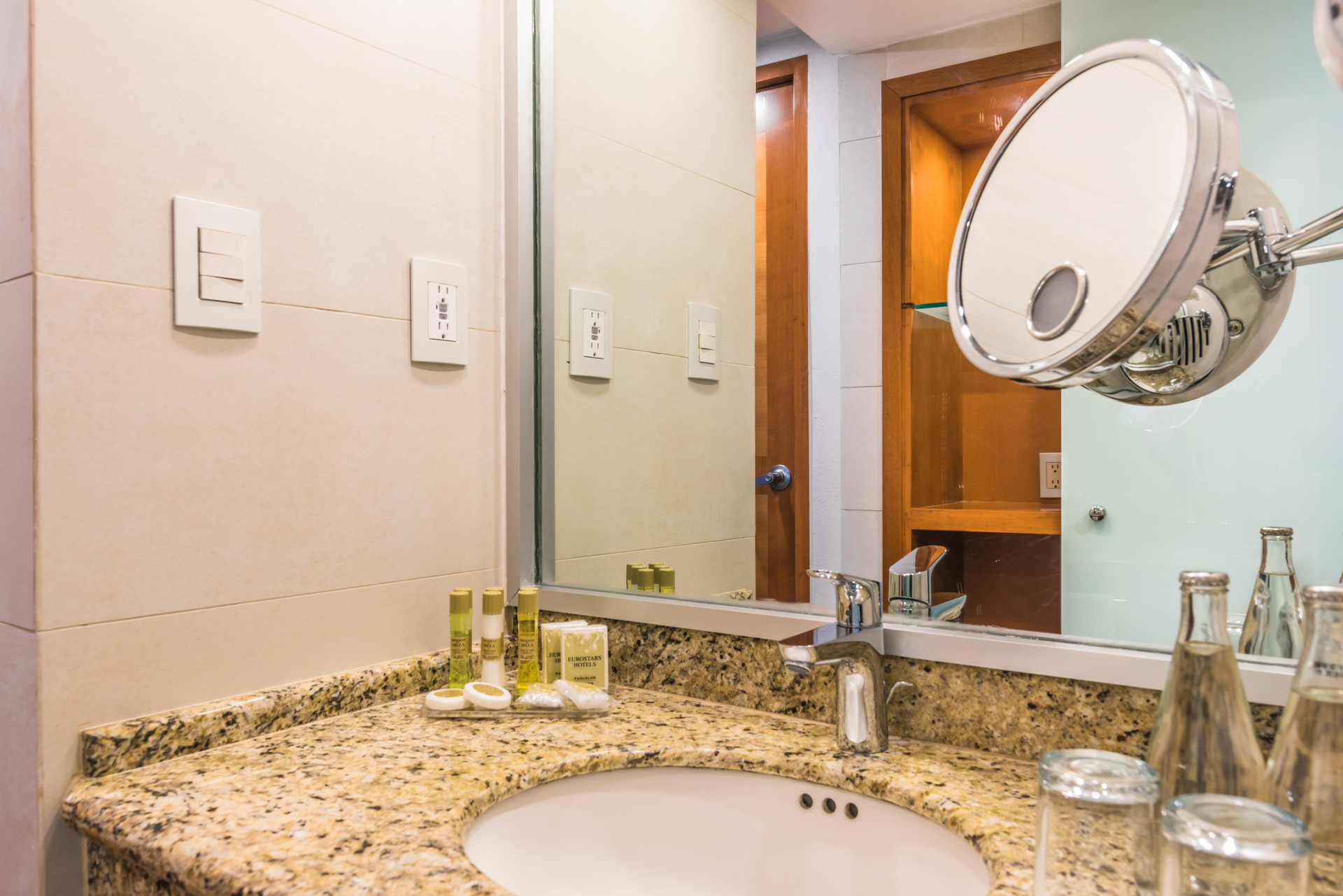 جناح جونيور بسرير مزدوج، Eurostars Zona Rosa Suites 4/4