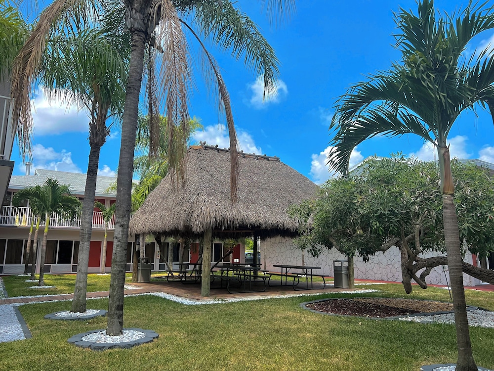 Garden Inn Homestead 72/81