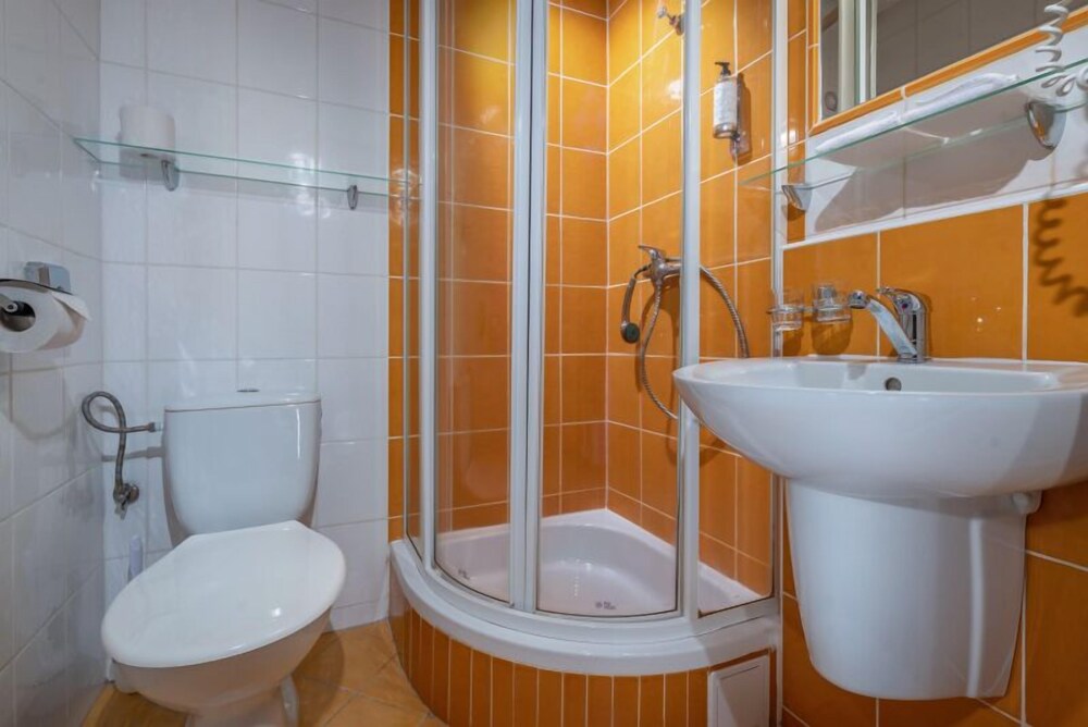 Atrium Hotel 47/47