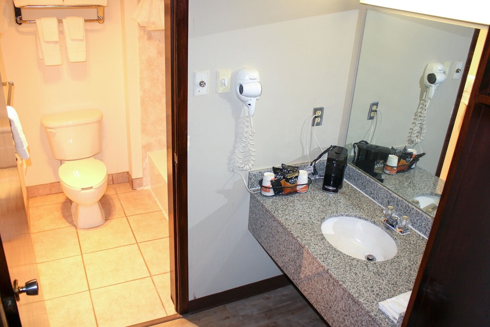 Econo Lodge Salina 36/38