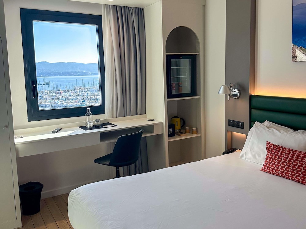 غرفة كلاسيكية بسرير كوين بإطلالة على البحر، Mercure Ajaccio Centre 2/2